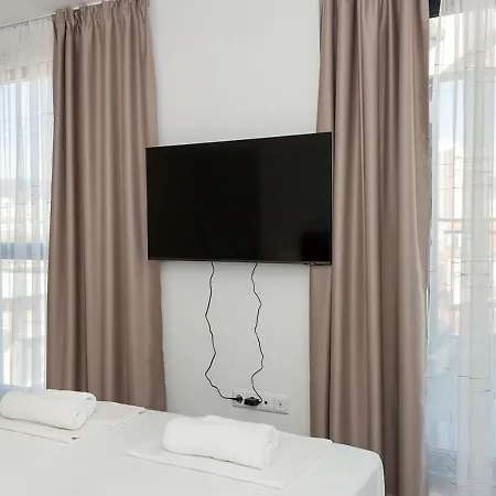 Modern Haven In Retreat With Chic Ambiance By Flat Mаnager