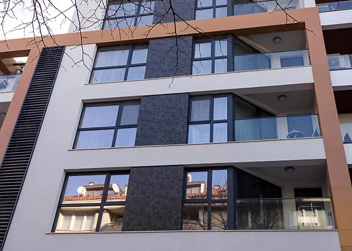 Modern Haven In Retreat With Chic Ambiance By Flat Mаnager Βάρνα