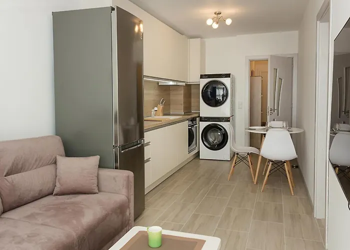 Modern Haven In Retreat With Chic Ambiance By Flat Mаnager * Warna