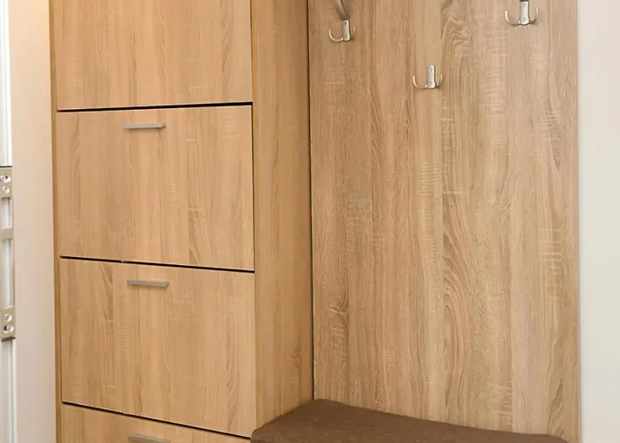 Modern Haven In Retreat With Chic Ambiance By Flat Mаnager Warna